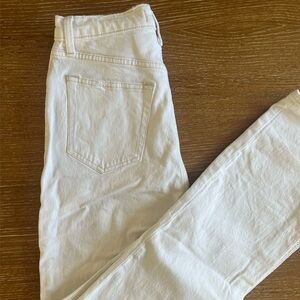 Abercrombie & Fitch - 90’s straight Ultra High Rise - size 27L / 4L - White